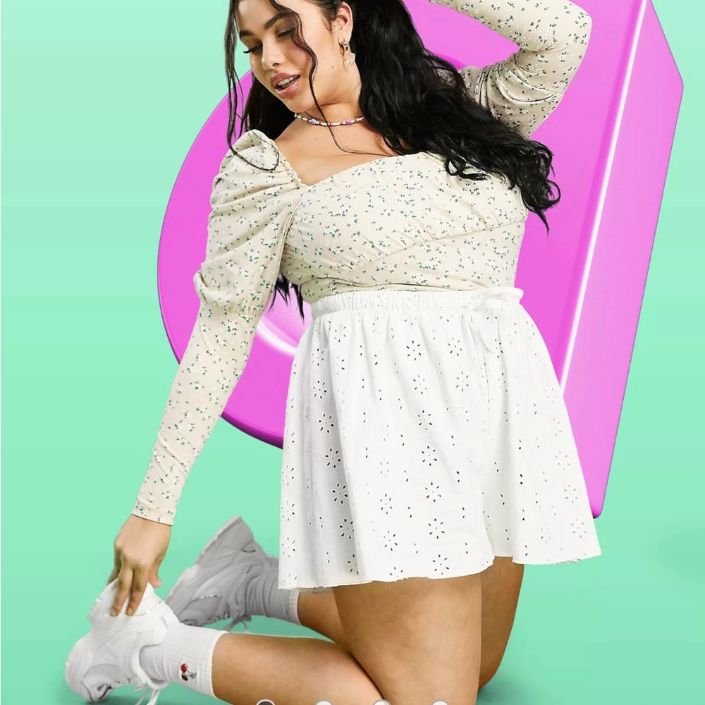 ASOS DESIGN Curve broderie flippy short